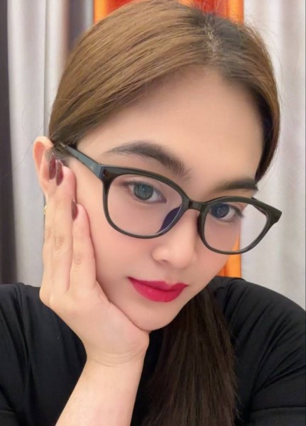 Penelope, 32, United Kingdom