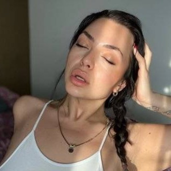 Antonia, 27, uk