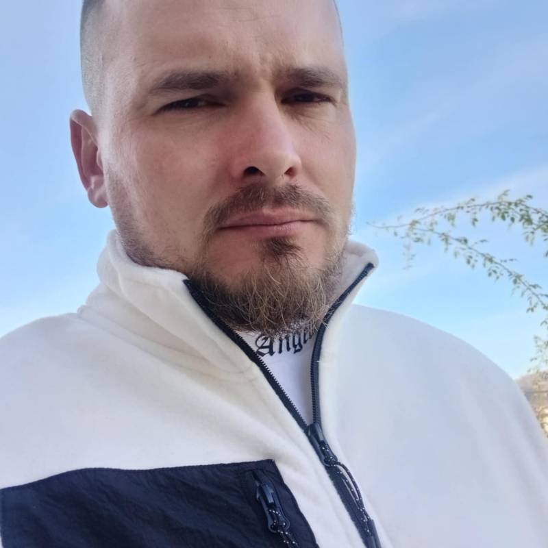 Alexandru, 37, Bonpara