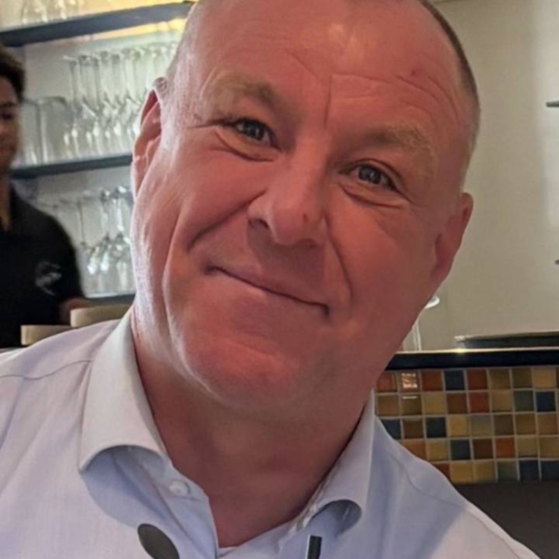 Ikarus, 52, Australia