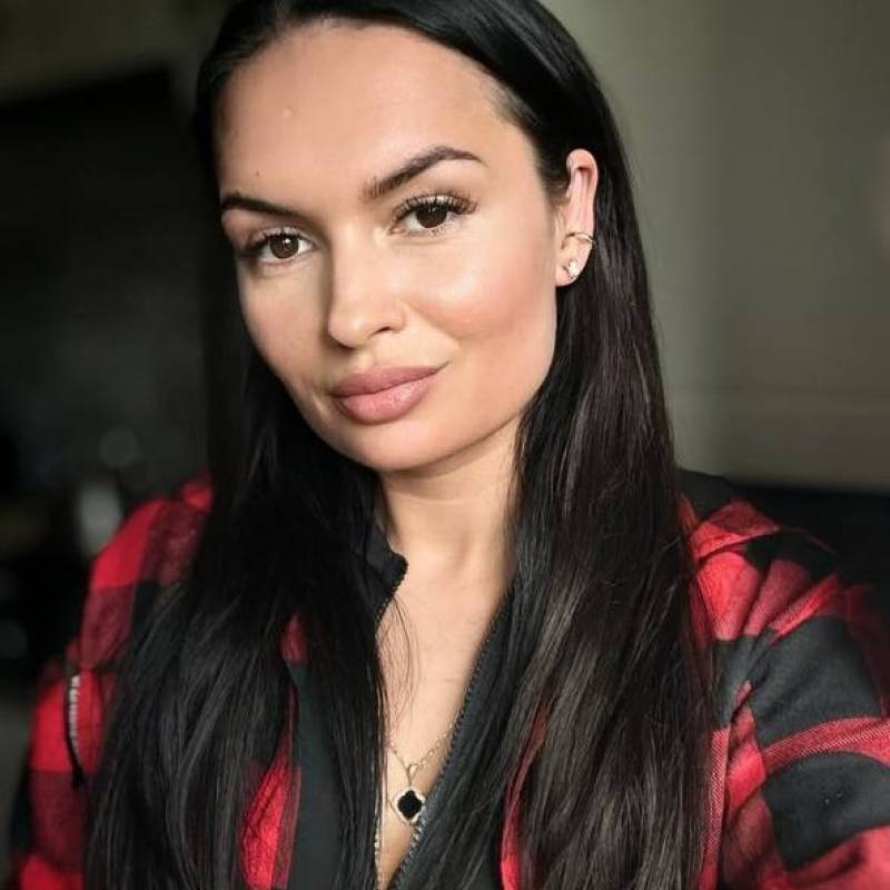 yulia, 39, redhill surrey england