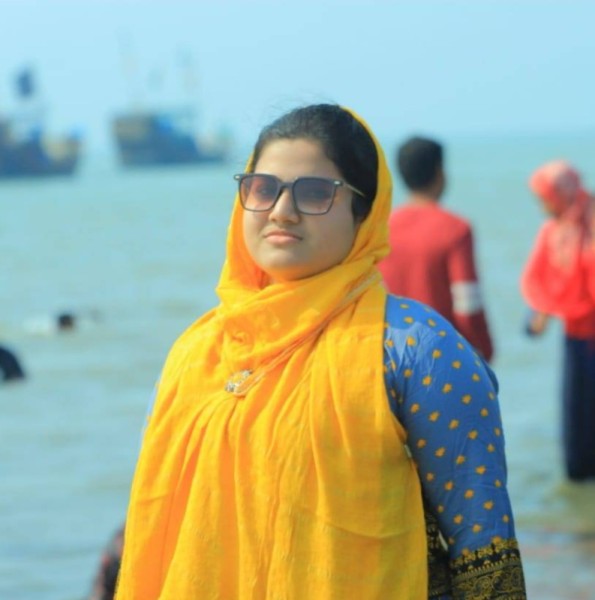 AKHNOOR, 25, Colorado Springs