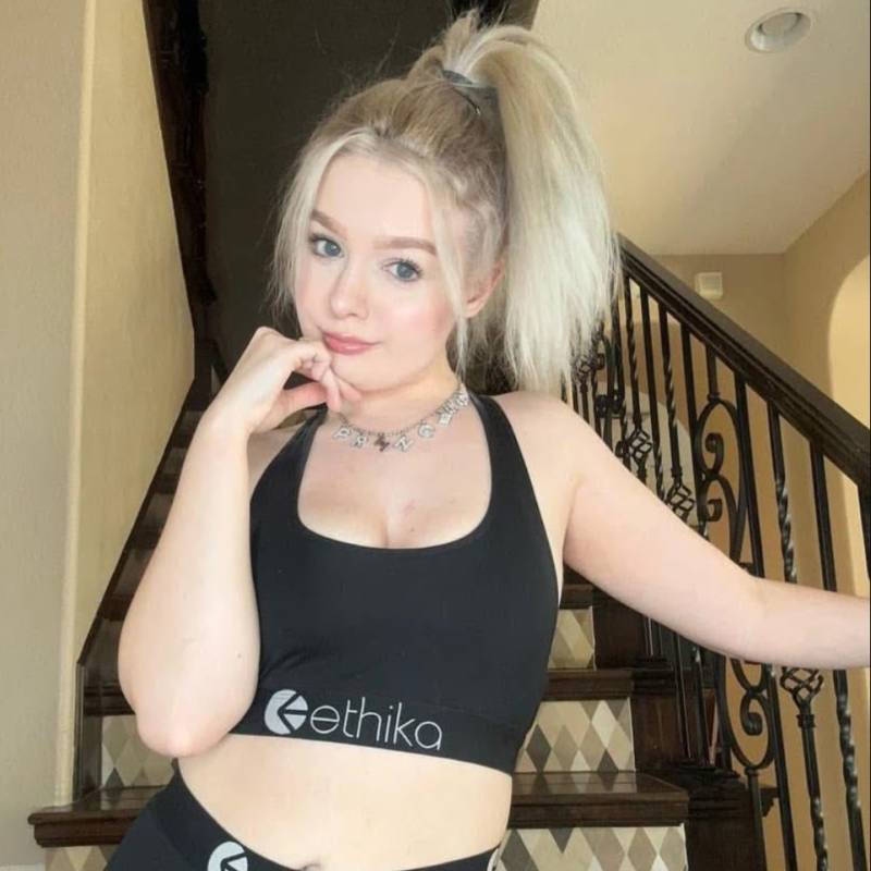 Victoria carmicheal, 27, Riga