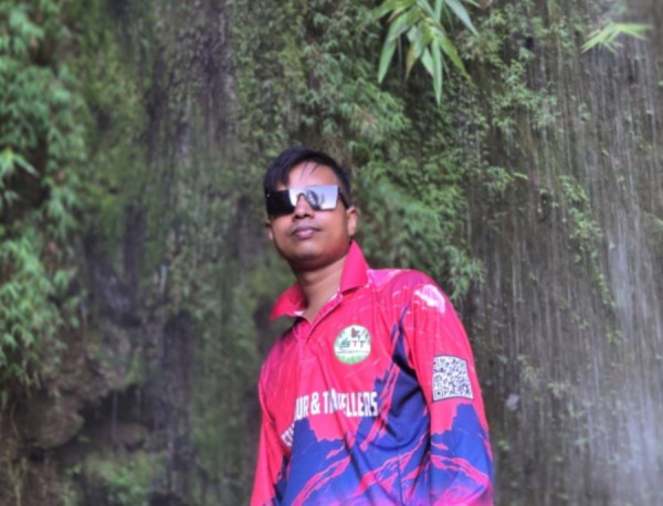 A ahad, 32, Exeter