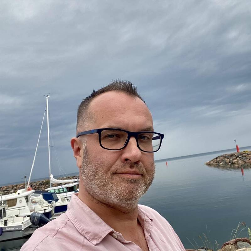 Martins, 58, Pakistan