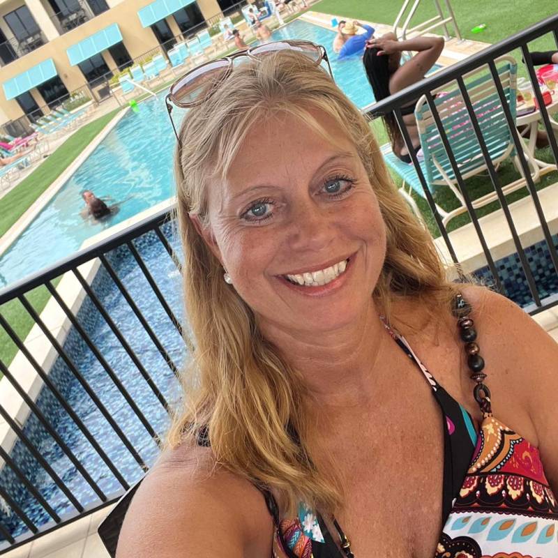 bonnie, 40, England