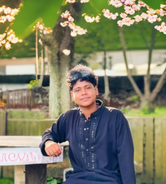 MIRAZ, 19, Pakistan