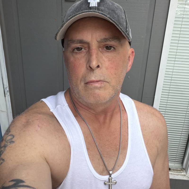 Kenneth, 57, Qatar