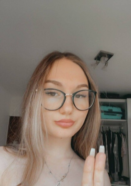Aish, 31, london